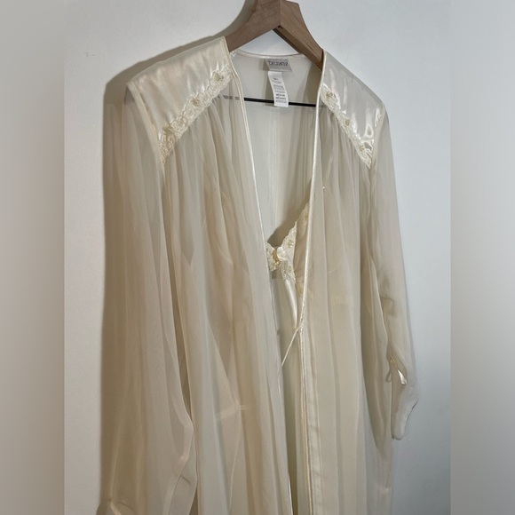 VTG Delicates White Peignoir Set Pearl & Lace Details Medium Bridal Nightgown - Picture 8 of 12